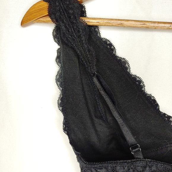 🌿Urban outfitter🌿 Black lace bralette adjustable - Picture 2 of 4